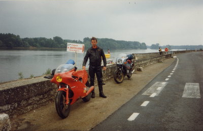 1992 en rentrant des Journées Ducati Le Vigeant avec Mick.JPG